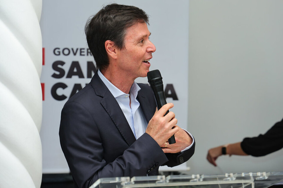 Presidente da Seara, João Campos, em anúncio feito com o governador do Estado, Jorginho Mello, durante evento