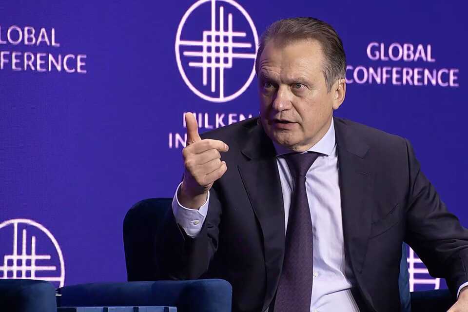 Tomazoni defendeu que é essencial permitir que esses produtores tenham acesso a tecnologias como IA e biotecnologia