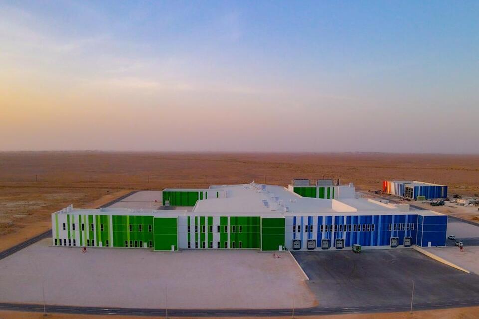 A iniciativa reforça a estratégia da JBS de diversificação geográfica e de proteínas, além da proximidade com mercados consumidores estratégicos