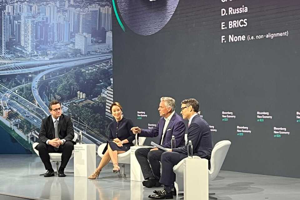 Wesley Batista participou do painel “Navegando em um mundo dividido”, cujo objetivo era explorar a questão das economias emergentes que buscam maximizar o crescimento fazendo negócios tanto com os Estados Unidos quanto com a China